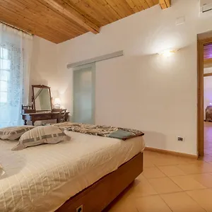 https://villa-borghese-roomy-flat.it-romehotels.com